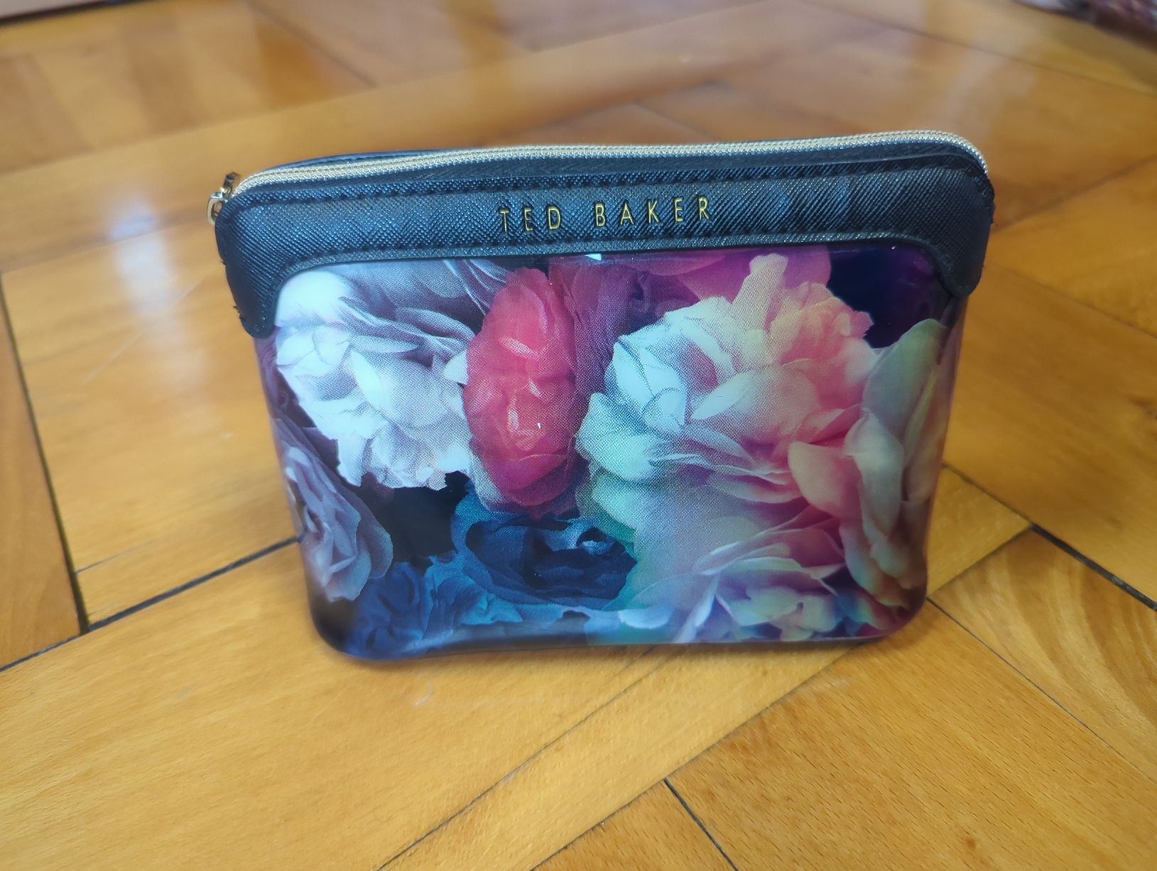 Custodie per cosmetici: Ted Baker Nécessaire/Kulturbeutel – Usato da Stans venduto da angelajanequick