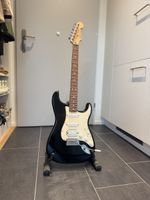 E-Gitarre Fender Stratocaster schwarz