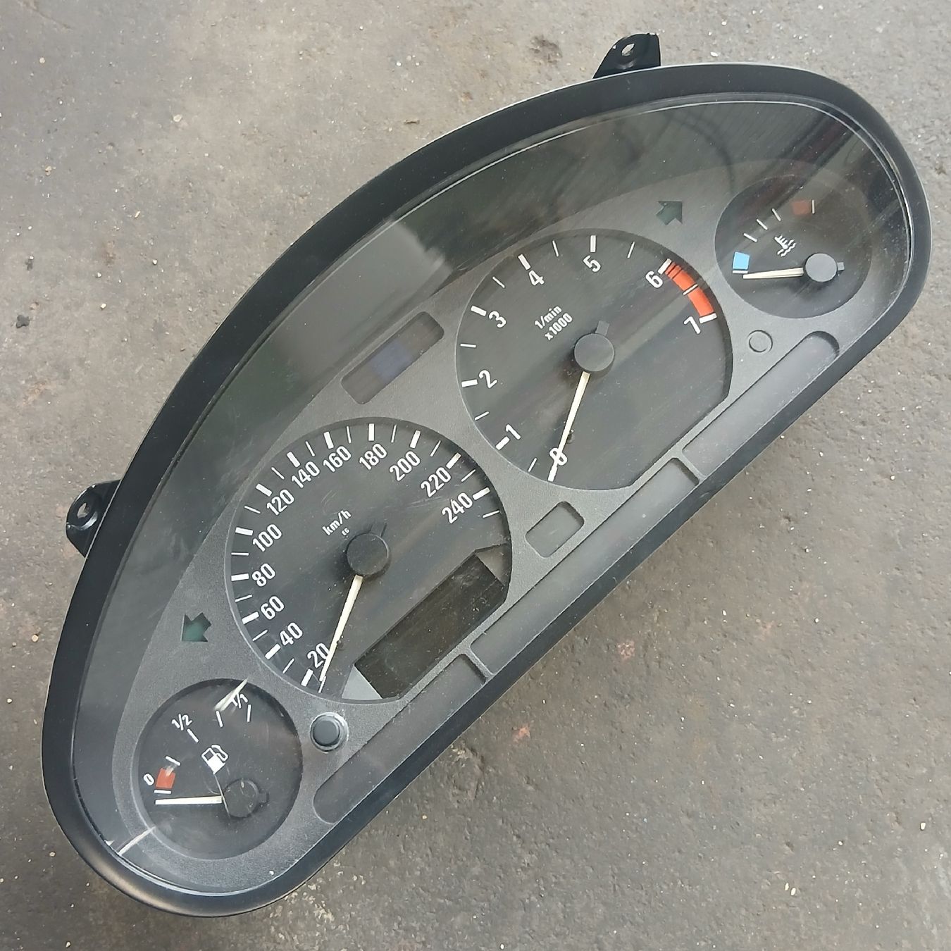 BMW Tutti pezzi di ricambio auto: Compteur BMW E36 316 Compact  – Usato da la heutte venduto da Auto-stock