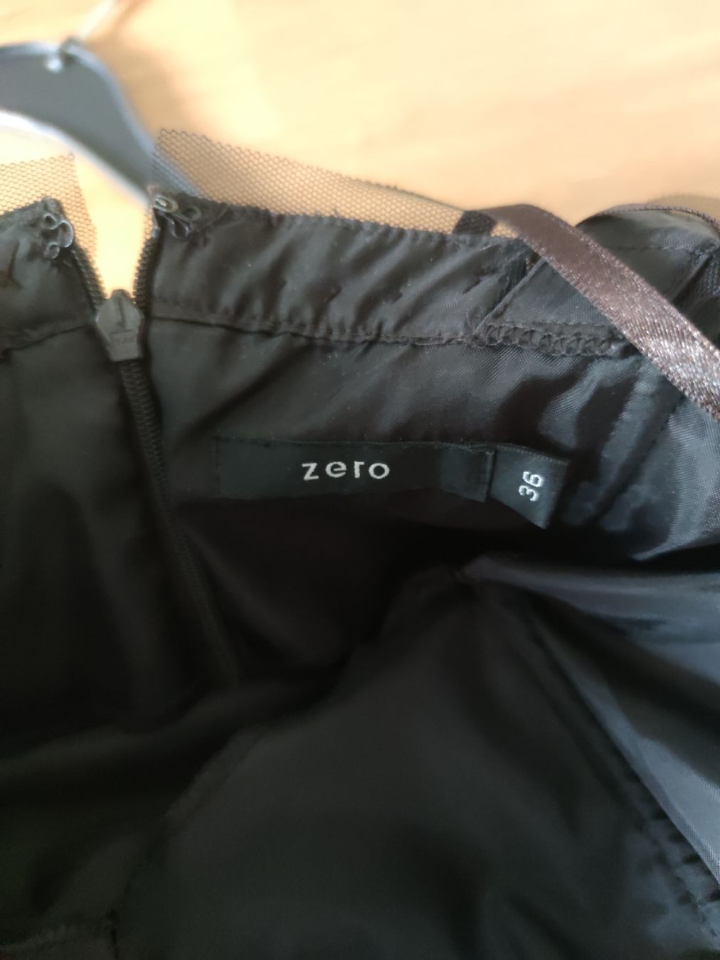 Vestiti: Schickes Kleid von Zero, Grösse 36, einschultrig – Nuovo (secondo la descrizione) da Effretikon venduto da snejinka 2
