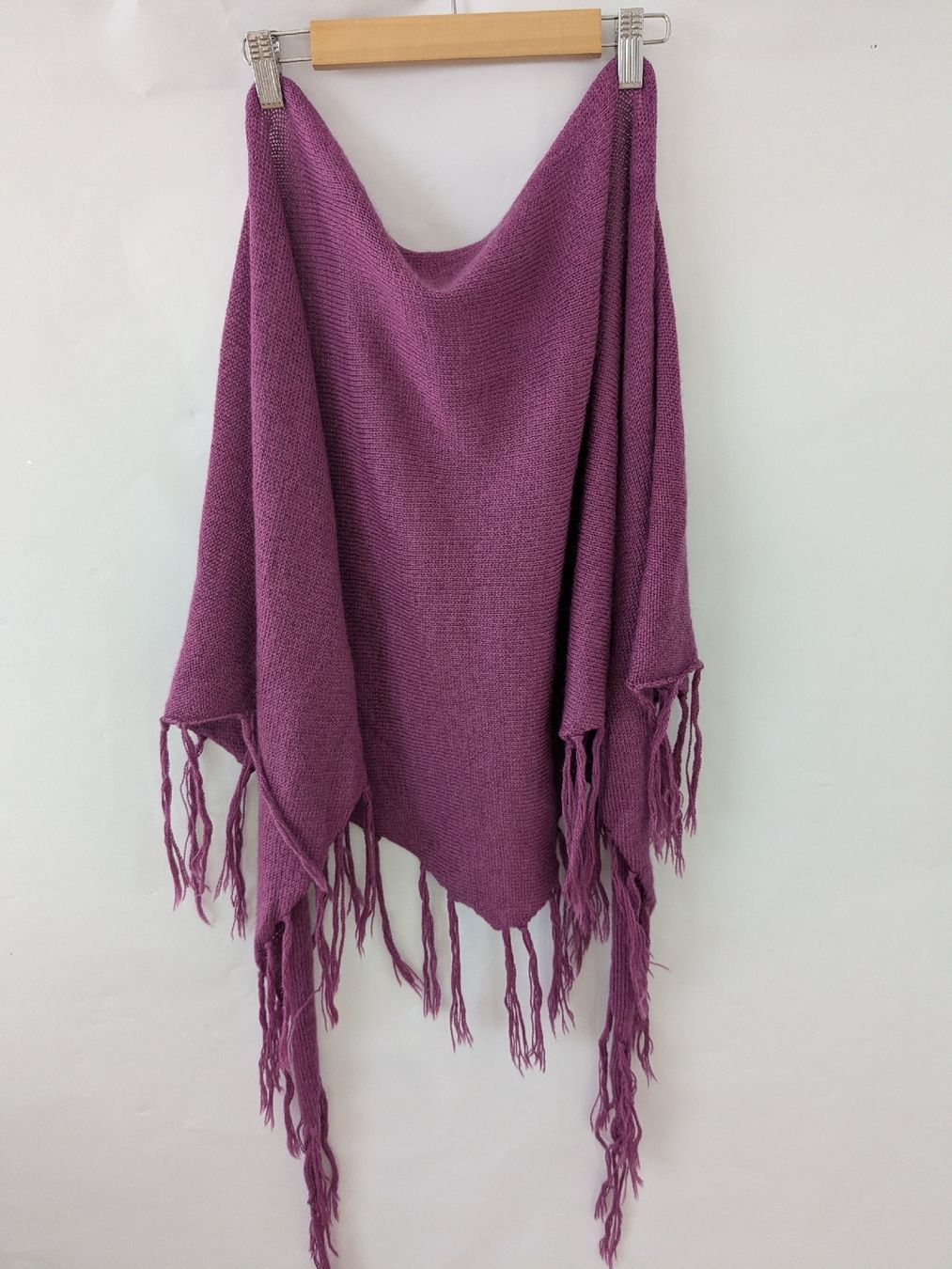 Foulard & Sciarpe: Lila Strickponcho mit Fransen – Usato da Rorschach venduto da olg_5qq2 2