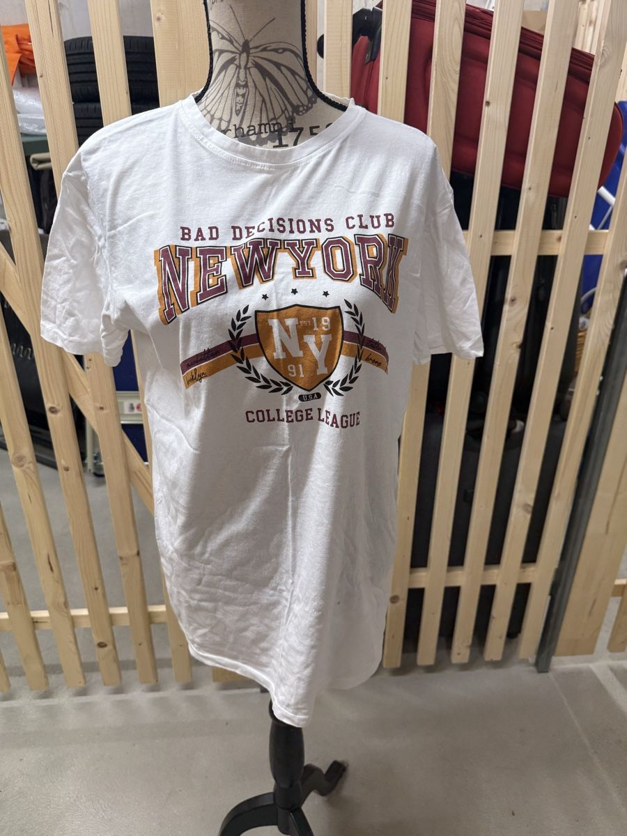 T-shirt: Tshirt – Nuovo (secondo la descrizione) da Itingen venduto da jessi811