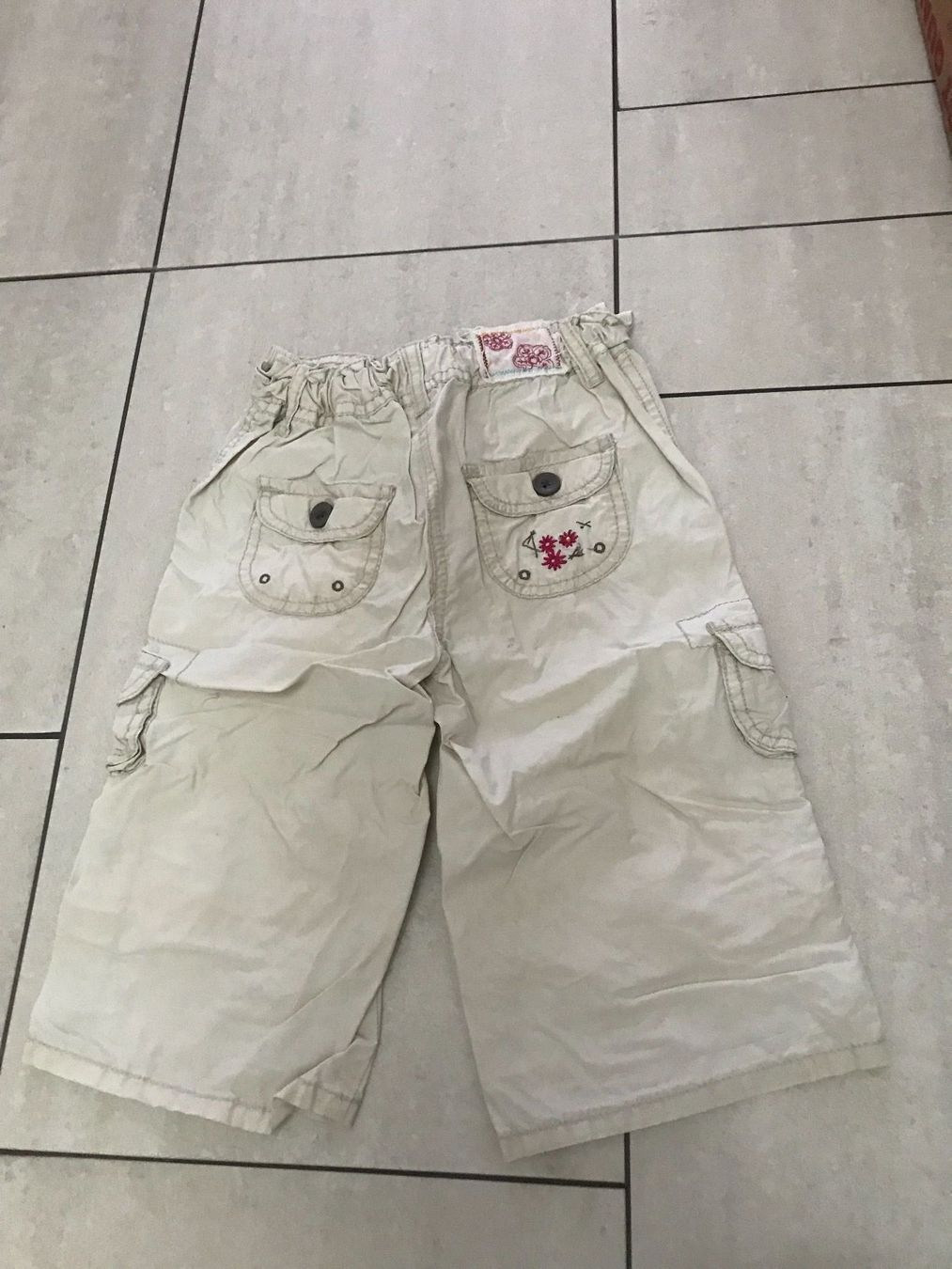 Pantaloni: Mädchen Shorts beige Gr.104-116 – Usato da Wädenswil venduto da JJ15 1