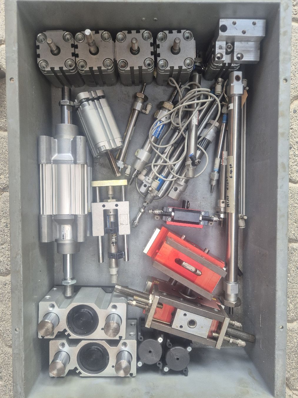 Festo Altri prodotti elettronici: Festo Pneumatik Ventile und Zylinder – Usato da Röthenbach i. E. venduto da 3538ScaniaR420 1