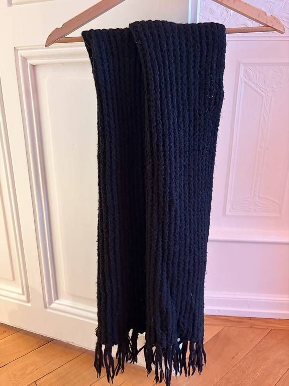 Foulard & Sciarpe: Écharpe noire en grosse maille avec franges – Usato da Lausanne venduto da ama_6fzt 1