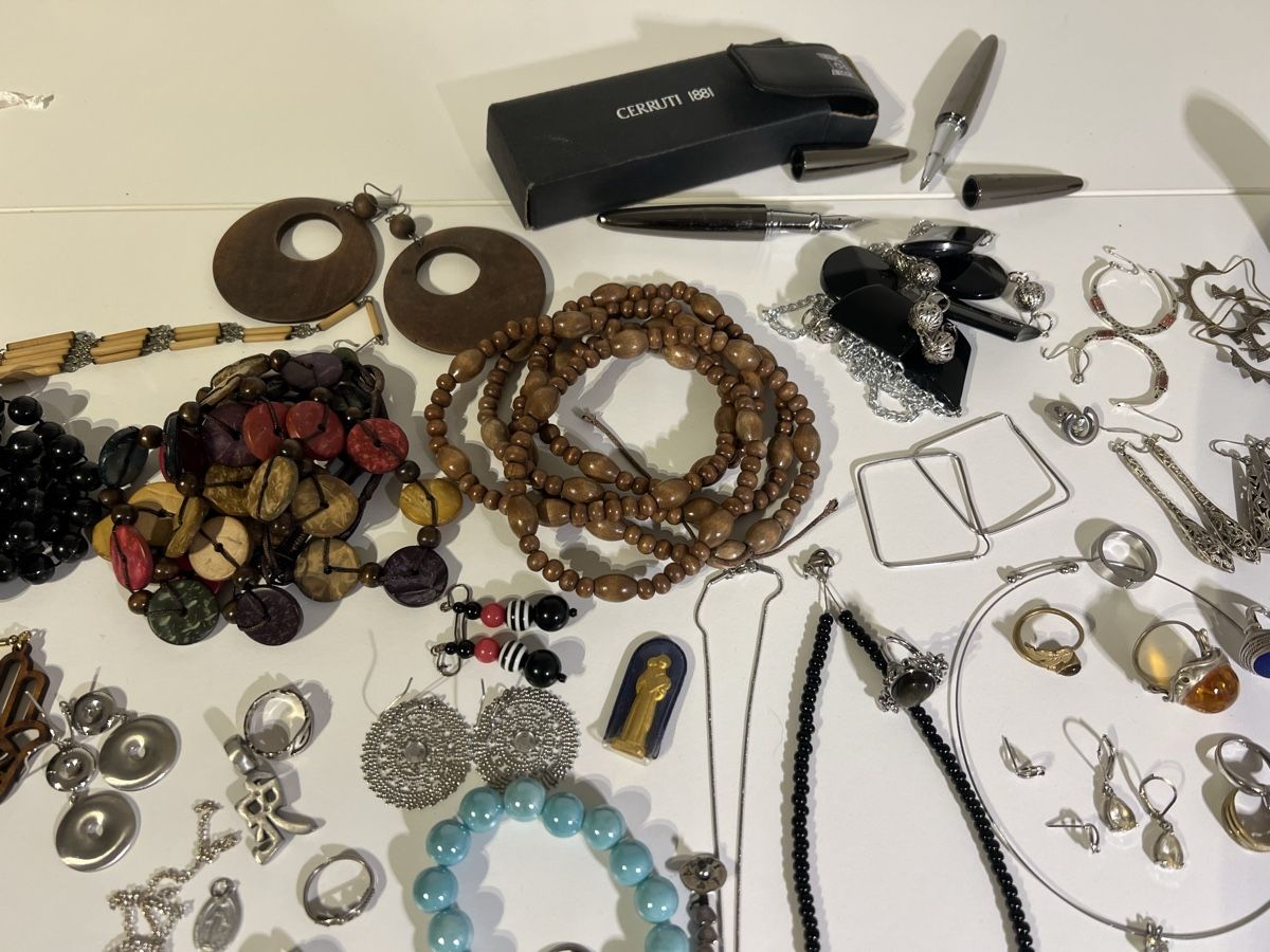 Autres bijoux: Lot de bijoux – D'occasion à St-Pierre-Clages par ste_xk6p 3