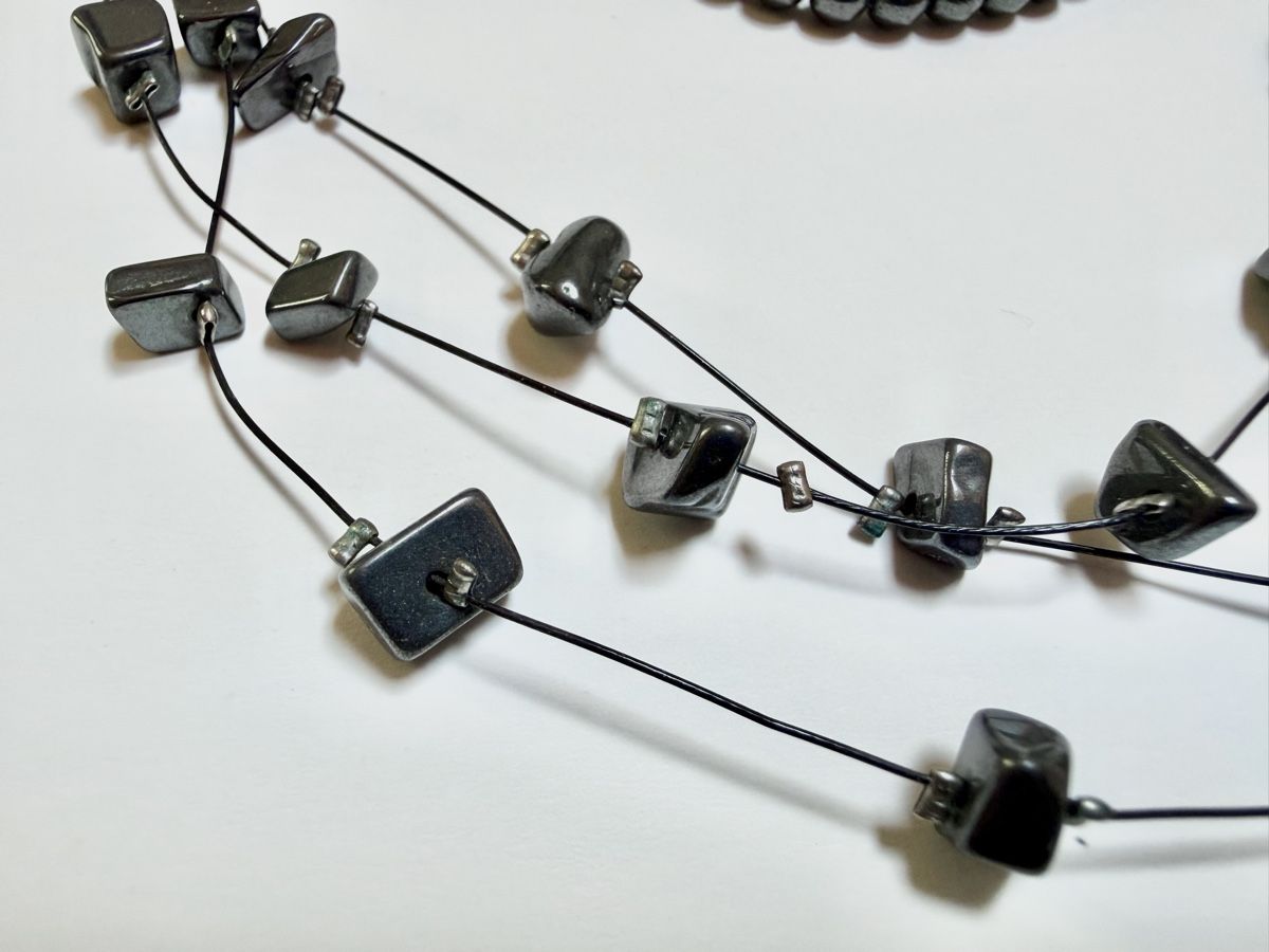 Altri gioielli: Collier et bracelet en hématite – Usato da Founex venduto da Hyrienne 2