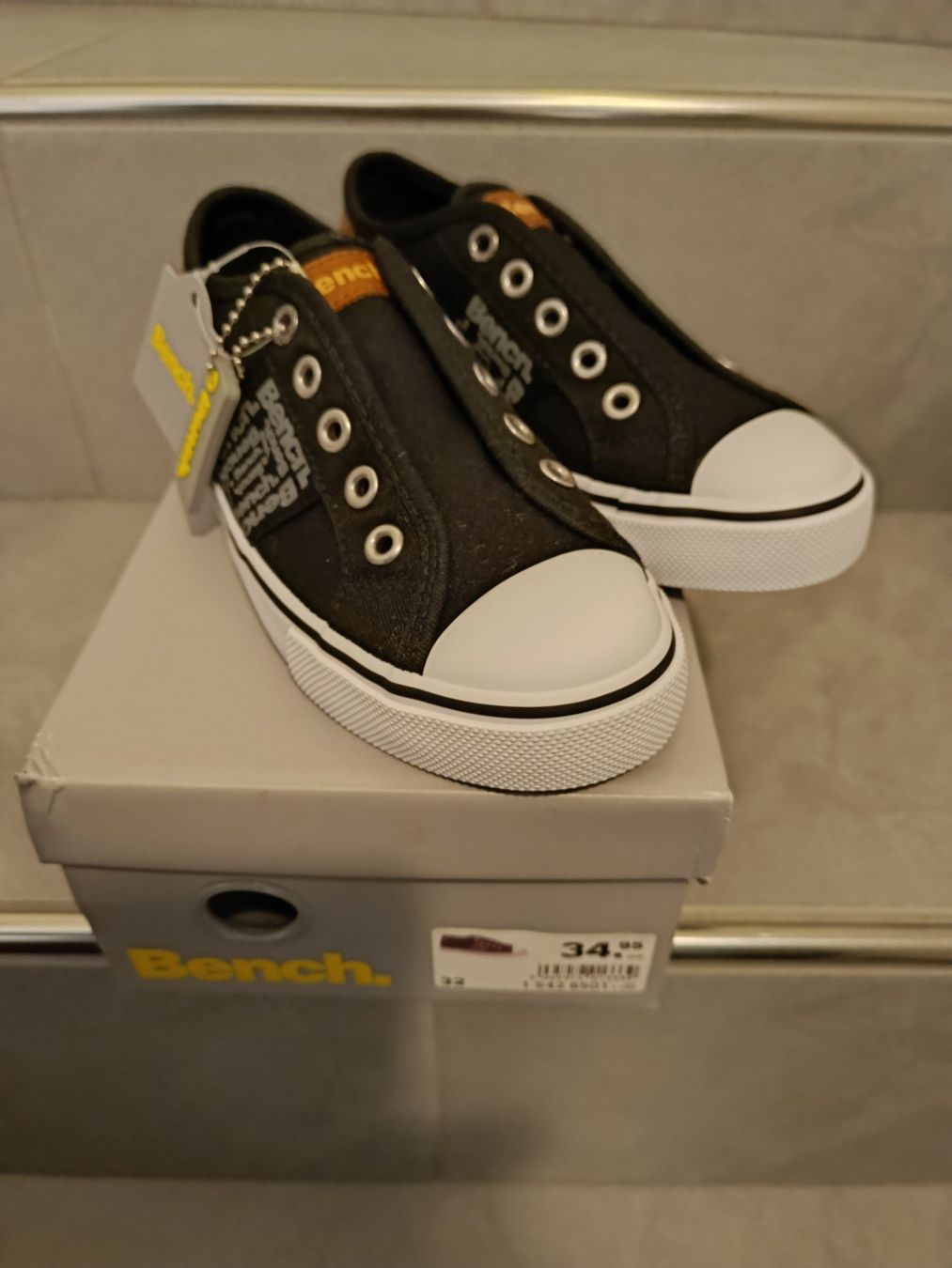 Scarpe per ragazzi: Neue Bench Schuhe Grösse 32 – Nuovo e nell'imballaggio originale da Wohlen AG venduto da Fabe3
