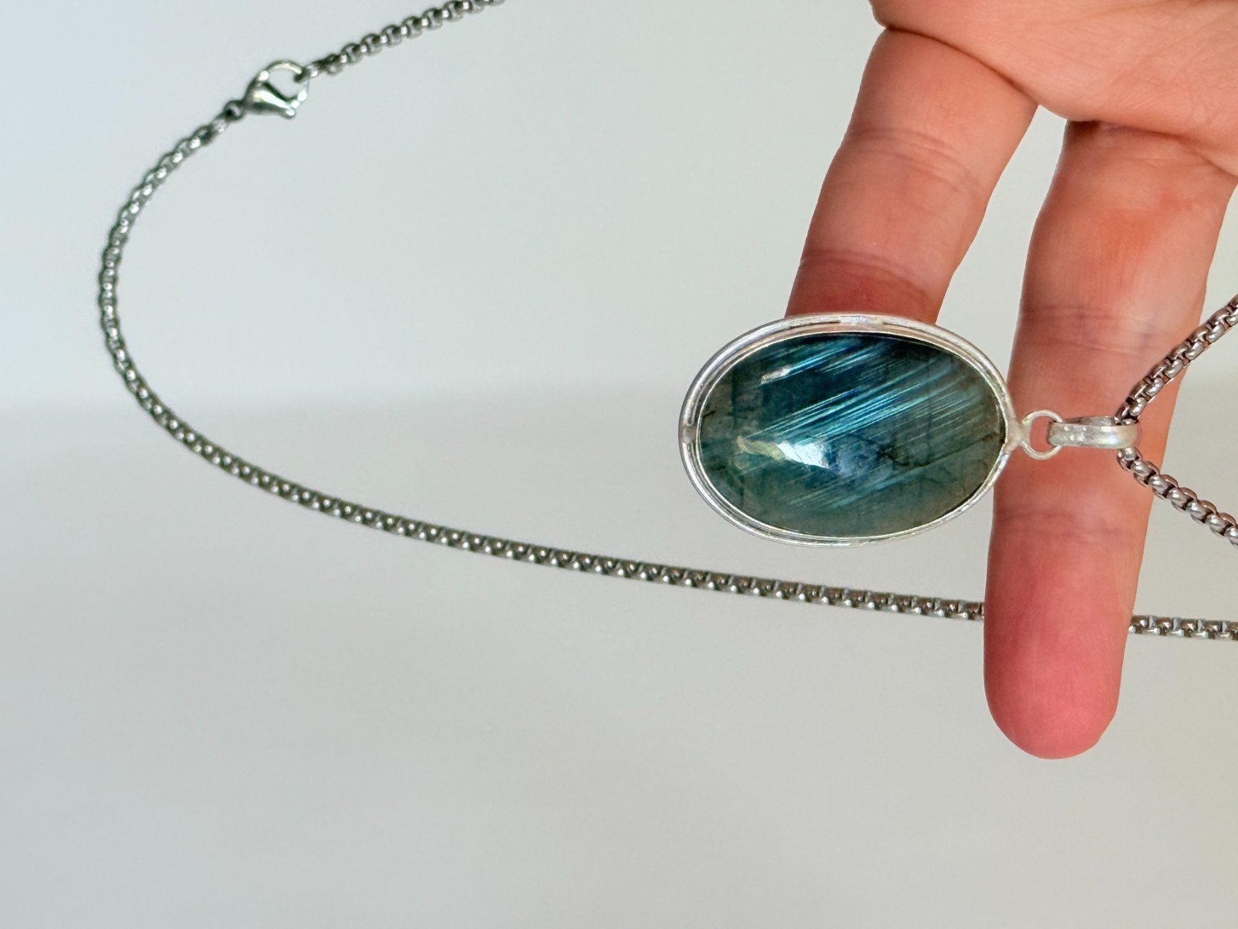 Ketten: Collier avec labradorite - Élégant & Naturel! – Neu und originalverpackt aus Genève von AWWA 7