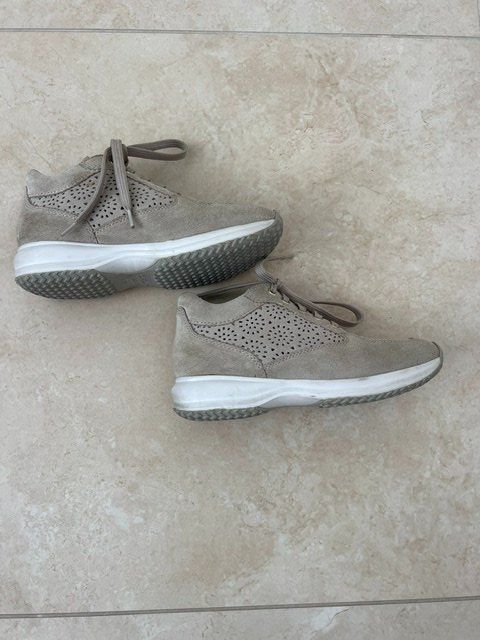 Geox Scarpe da donna: Schöner beiger GEOX Sneaker Gr. 37 – Usato da Dottikon venduto da Cgreg 1