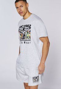 Chiemsee T-shirt: Chiemsee Herren T-Shirt Regular Fit Grau – Nuovo e nell'imballaggio originale da Boswil venduto da UrbanWave-Original12 1