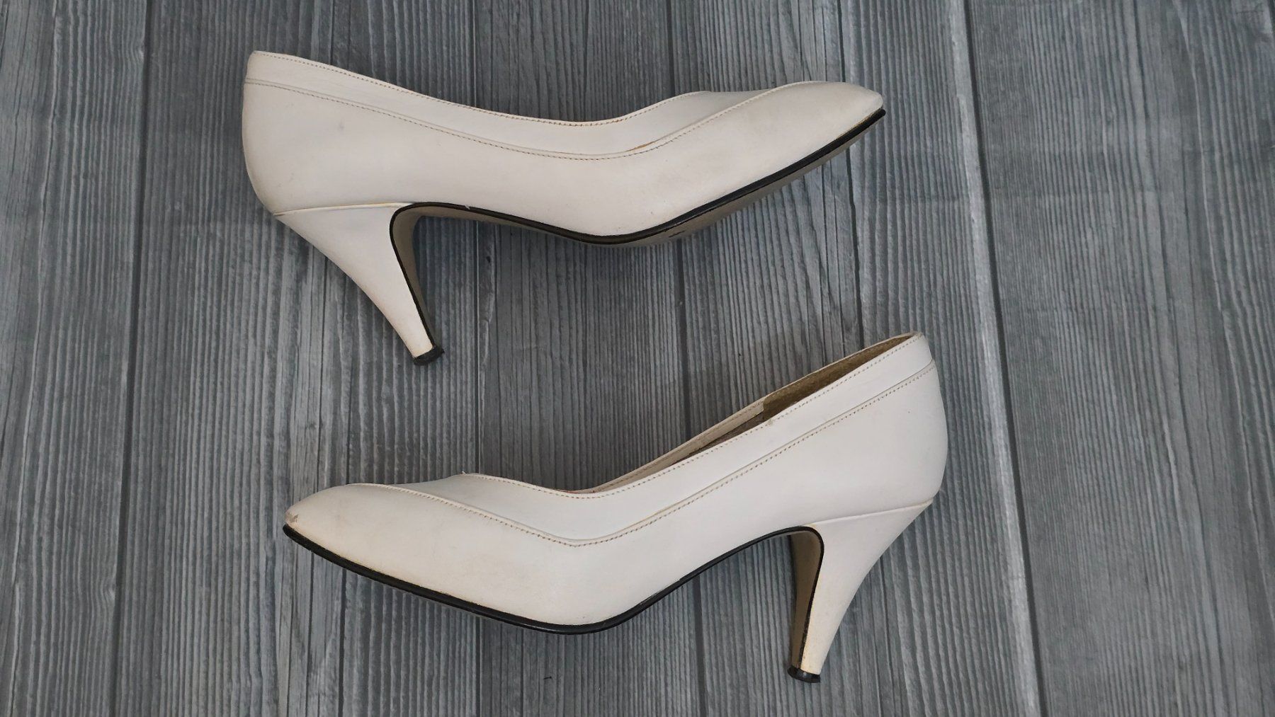 Scarpe da donna: 💞 Vintage Leder-Pumps - 37 - Cremeweiss – Usato da Thalwil venduto da VitaMini 1
