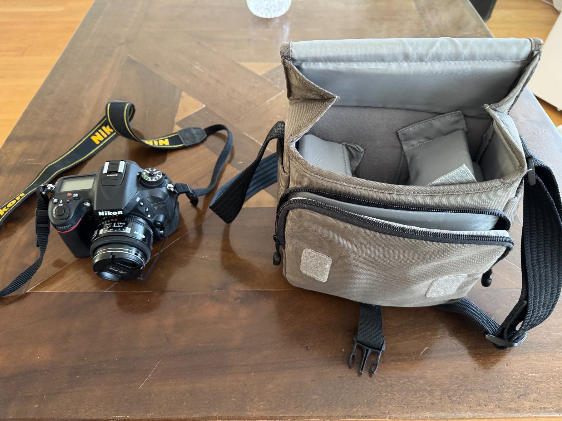Nikon Fotocamera: Nikon D7100 inkl. 50mm Objektiv und Stativ – Usato da Luzern venduto da Compi 1
