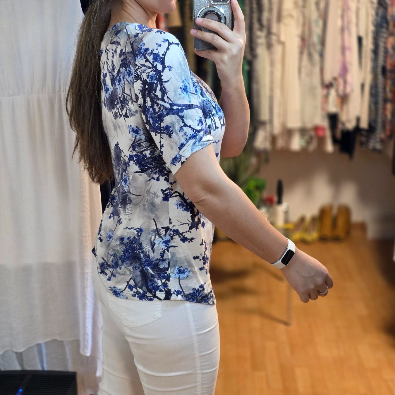 Blusen: Bluse L  floral elastisch Viskose – Gebraucht aus Wald ZH von CapLux 1