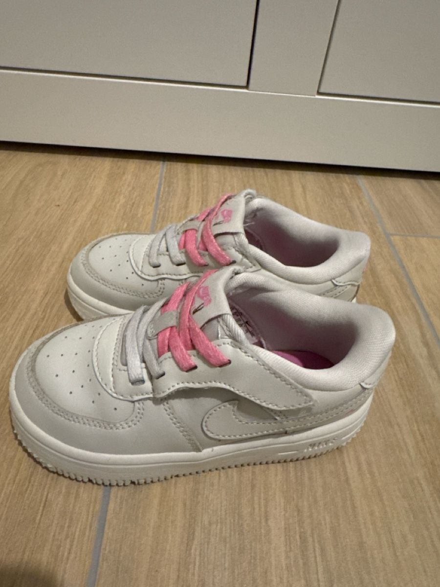 Nike Chaussures filles: Baskets Nike Force 1 à scratch - taille 26 – D'occasion à Saillon par alico 4