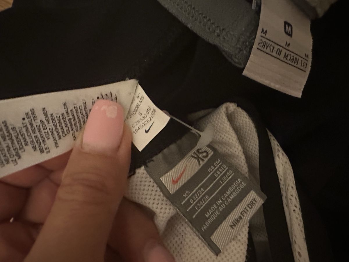 Kleiderpakete: Nike Hose – Gebraucht aus Rudolfstetten von Laramalna 1