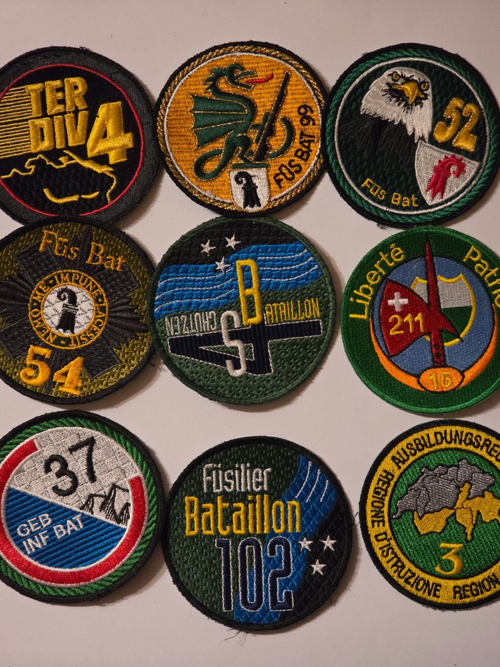 Schweizer Armee Placchette & Badge: 9 Abzeichen Divers Badges Infanterie – Usato da Nyon venduto da freetoys08