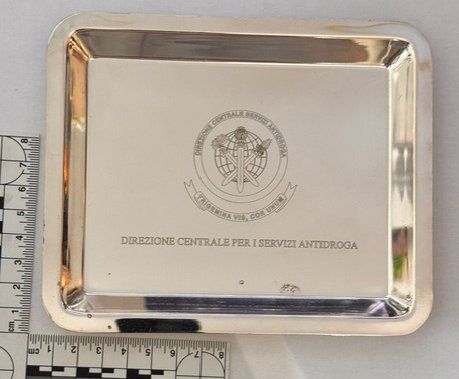 Servierplatten: 1 Polizei-Metallschale Italien – Neu (gemäss Beschreibung) aus Zürich von Policepatch