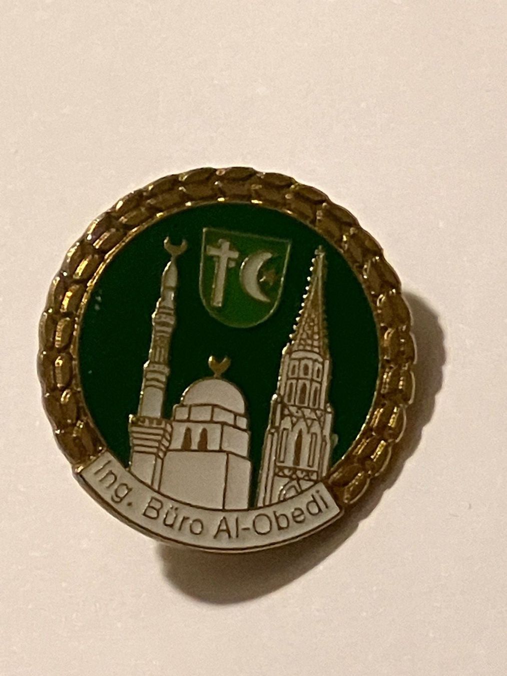 Placchette & Badge: 1 Pin Ing. Büro Al-Obedi – Usato da Basel venduto da djwwpp