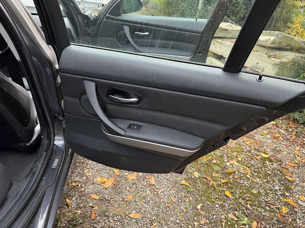 Tutti pezzi di ricambio auto: Lederausstattung Bmw E91 – Usato da Muri AG venduto da Aero96 7