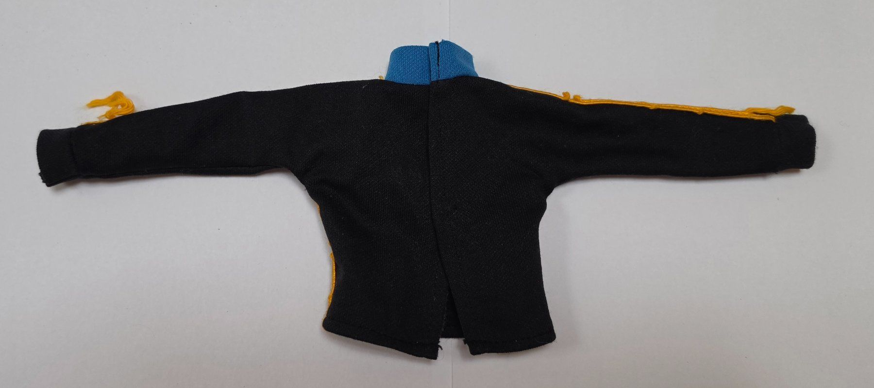 Bambole: Cape et pull Albator Ceji Arbois – Usato da Bulle venduto da Chimchiree 1