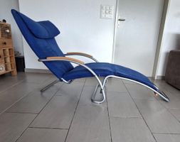 Relaxliege blau Metallgestell Holzarmlehne gebraucht