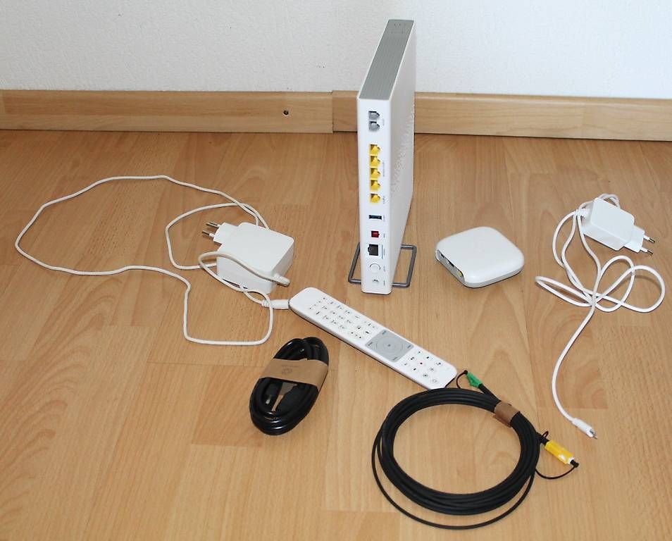 Swisscom Modem & Router: Swisscom Internetbox 4 und TV-Box  5 mit Zubehör – Usato da Thun venduto da kuesu71 1