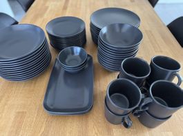 Geschirrset in Anthrazit, modernes Design