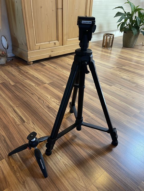 Treppiedi & Teste: 2 Fotostative – Usato da Münchringen venduto da Fammcschneider