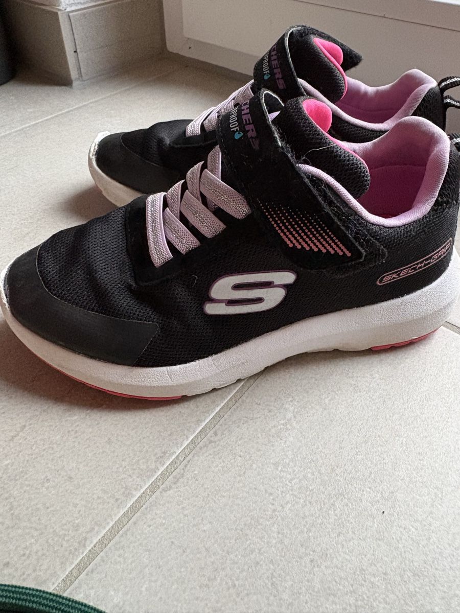 Skechers Schuhe für Mädchen: Mädchen Turnschuhe Gr. 28 – Gebraucht aus Wolfhausen von lala_wolfhausen 1