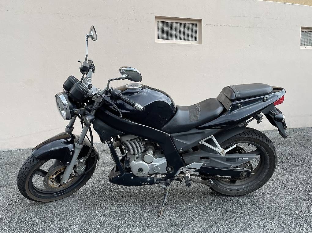 Daelim Strada: Moto Daelim Roadwin 125 – Usato da St-Maurice venduto da bretagne01