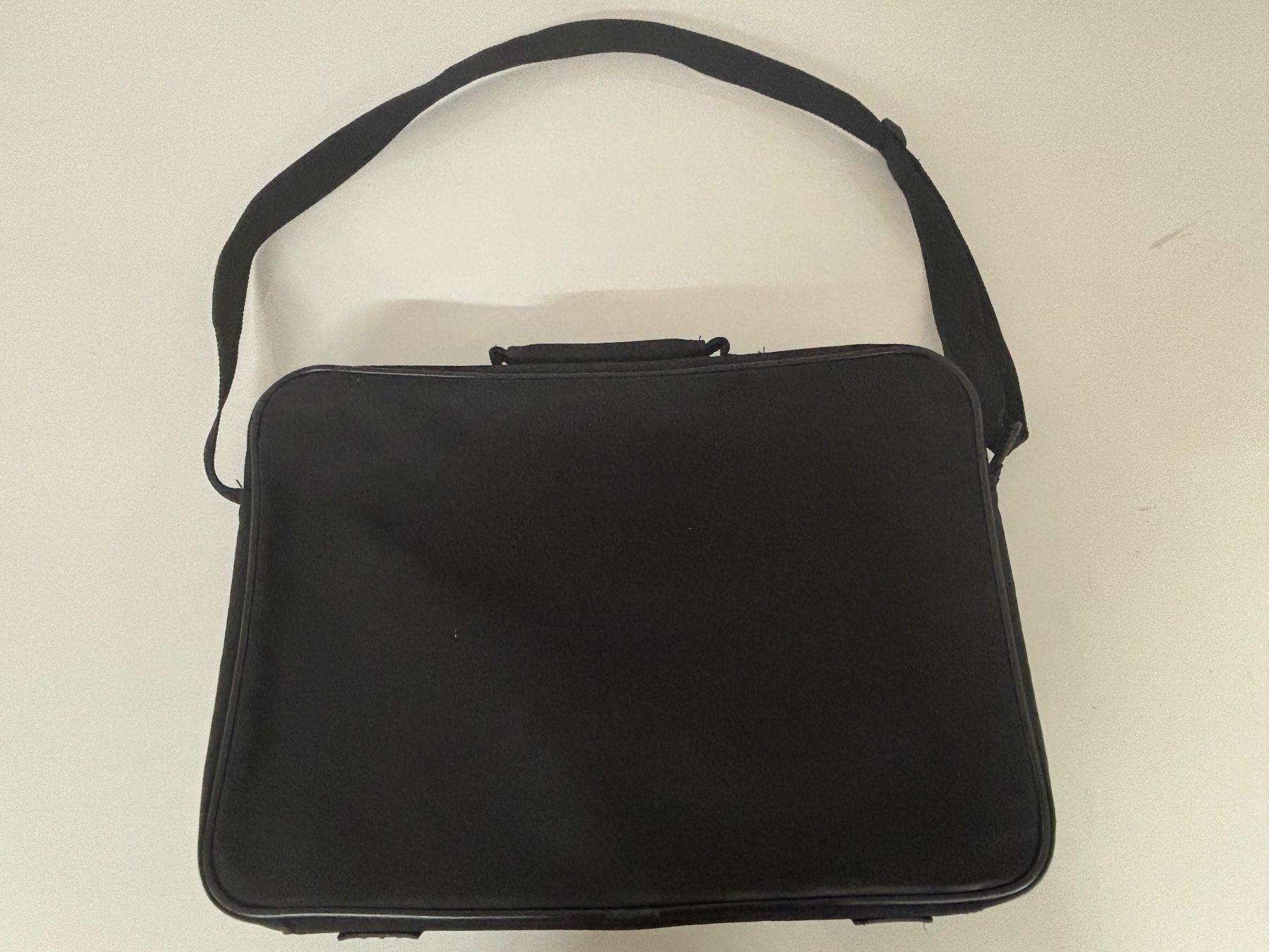 Koffer & Taschen: Laptoptasche schwarz – Gebraucht aus Wettingen von Wendemarket 1