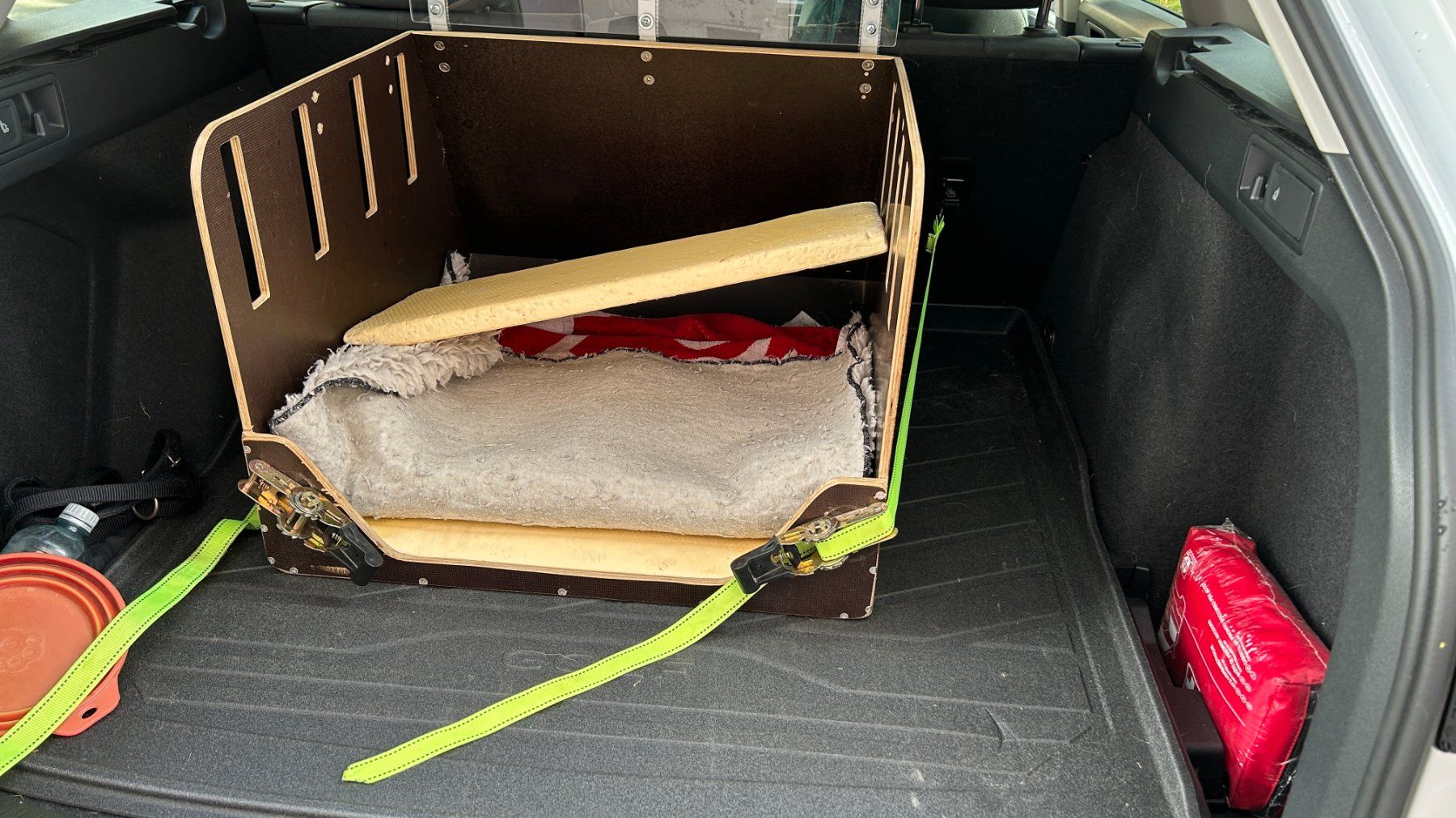 Gabbie, trasporto & Sicurezza: Hunde-Box für das Auto – Usato da Freidorf TG venduto da brunopopp 1