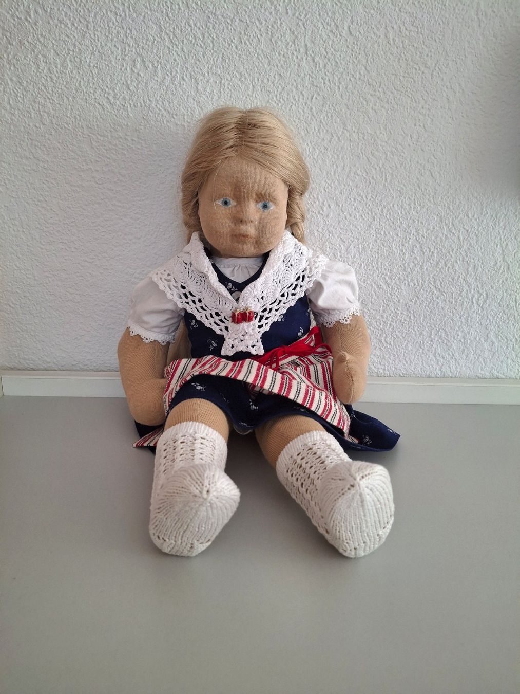 Puppen: Trachtenpuppe ca. 45 cm Stoff handgemacht – Gebraucht aus Wittnau von Onyx73 3