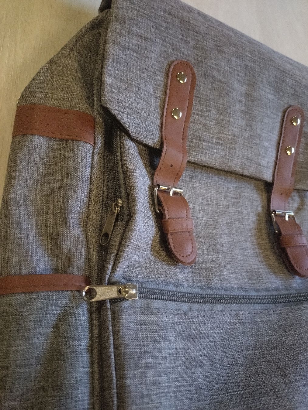 Zaini: Sac à dos  moderne NEW  – Nuovo (secondo la descrizione) da Farvagny-le-Grand venduto da LaCaverne 1
