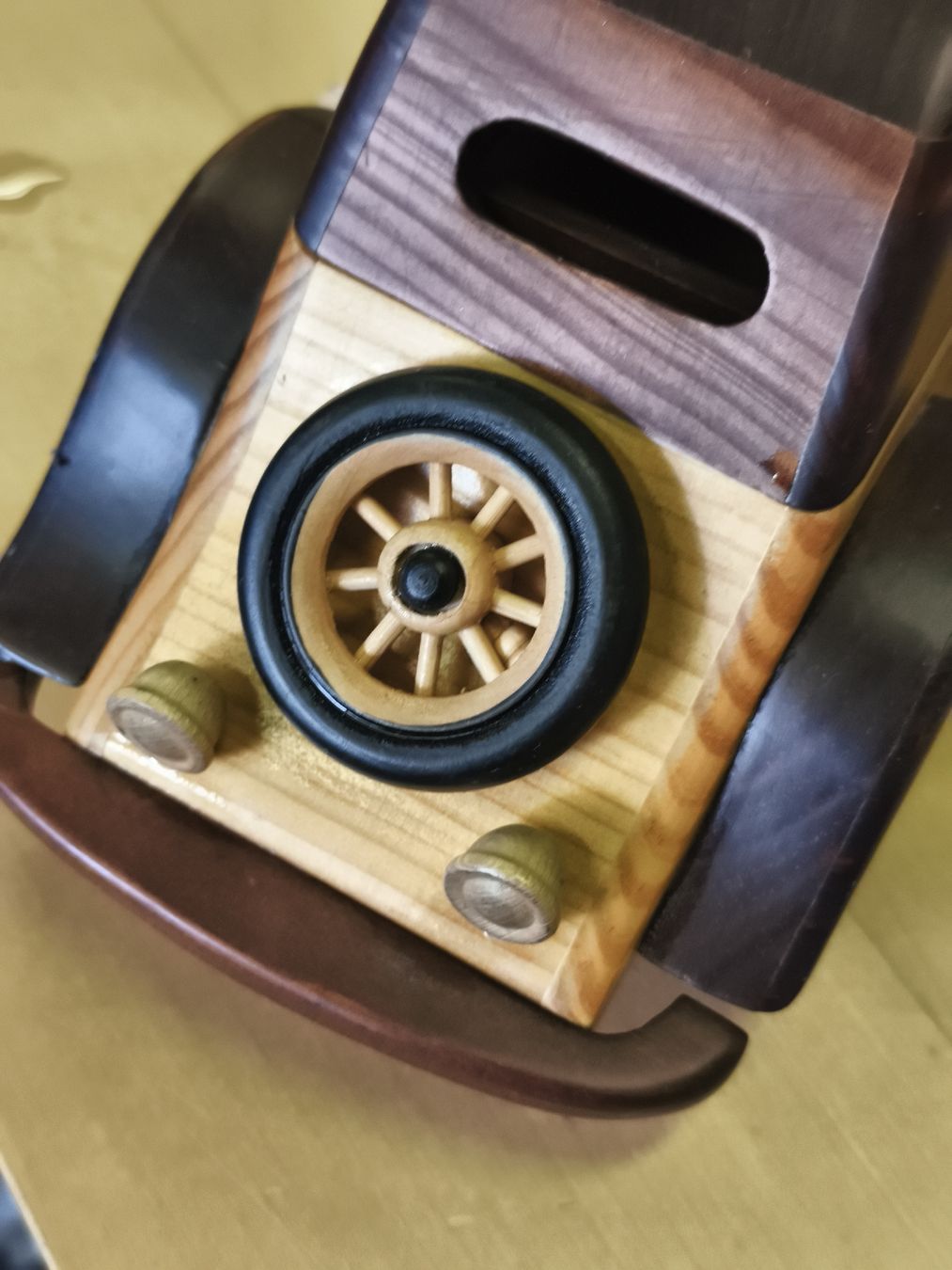 Modellini d'auto: Holzauto Oldtimer handgefertigt dunkelbraun hellbraun(A30) – Nuovo (secondo la descrizione) da Künten venduto da Schnaepplihuus 5