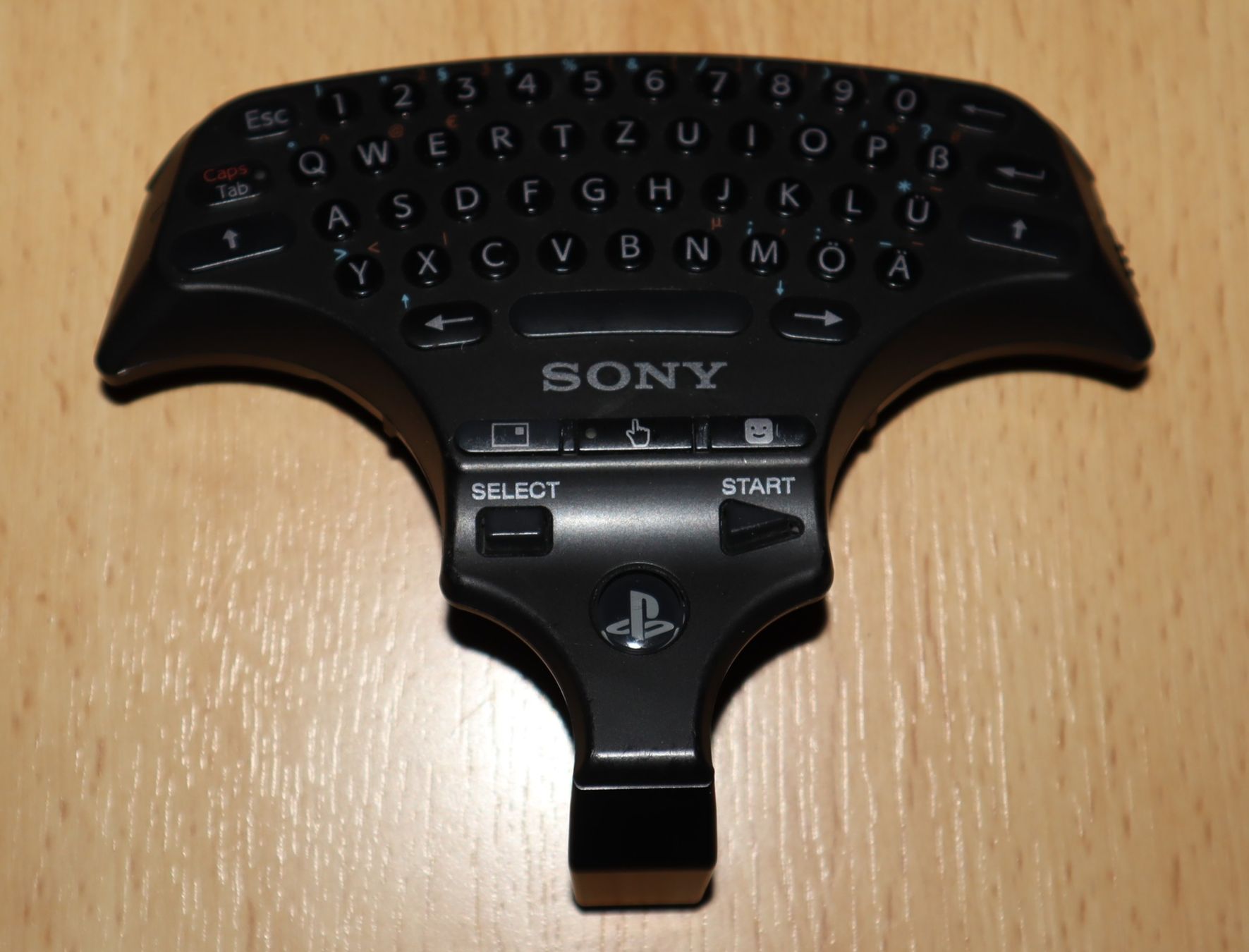 Sony Console: SONY PlayStation 3 -- Games + Controller + Keyboard – Usato da Ochlenberg venduto da on3x 2