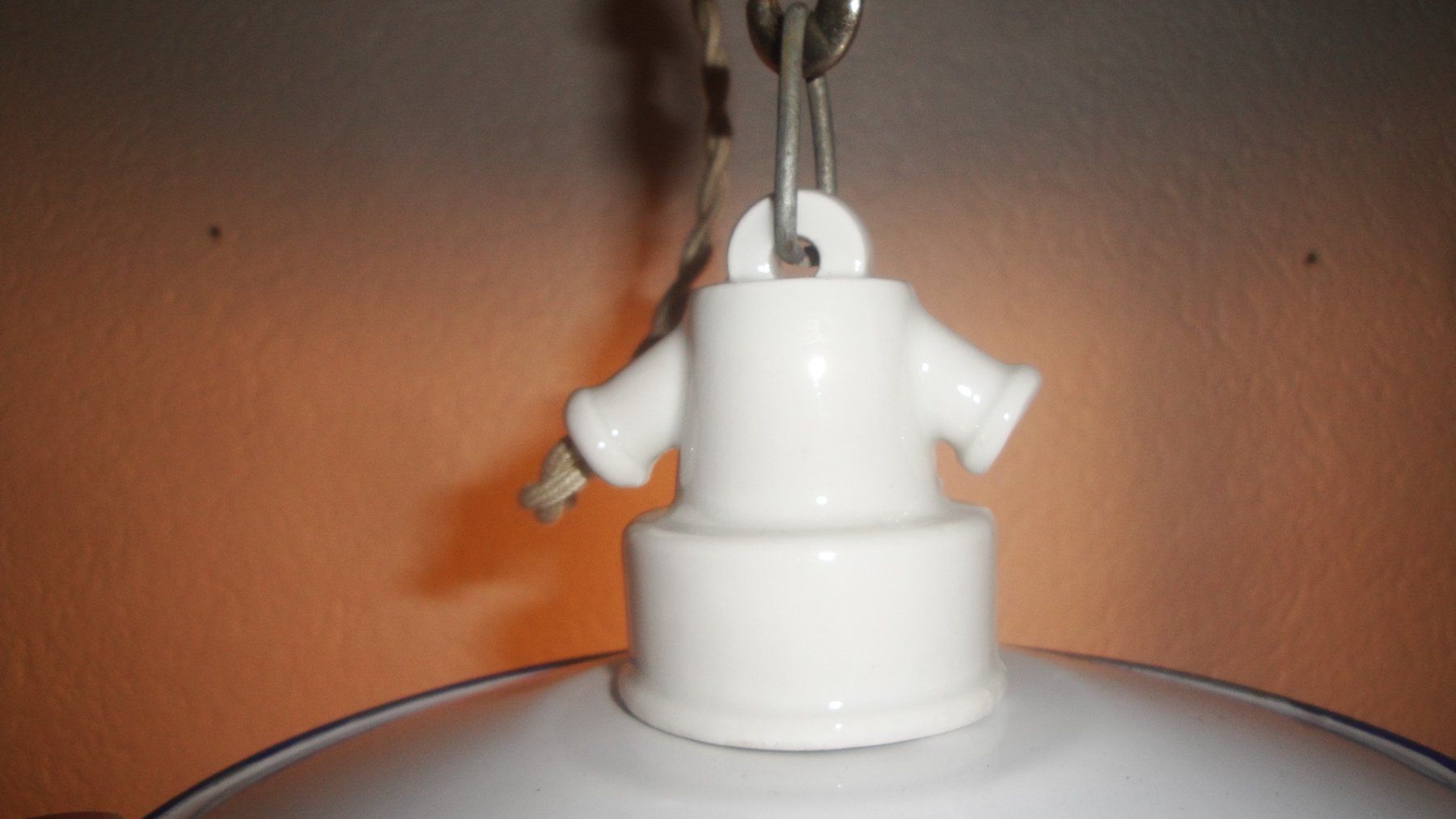 Lampade: Kellerlampe mit Emaillierter Lampenschirm – Usato da Zürich venduto da Paykan 1