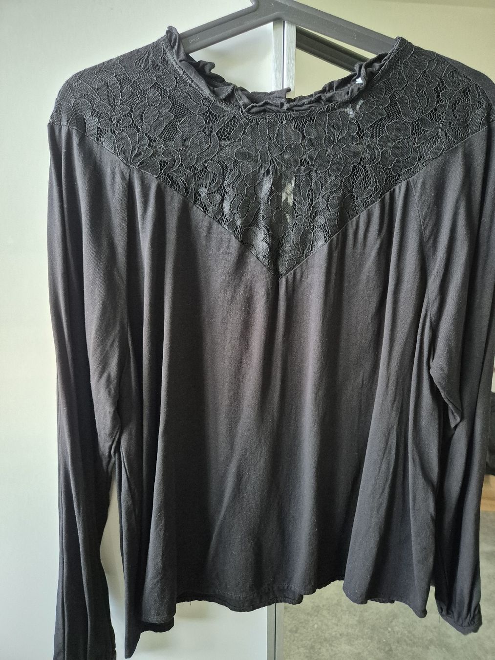 Vila Camicette: schöne schwarze Bluse mit Spitzendetails Gr. 42 VILA – Usato da Goldach venduto da nikkaaa 2