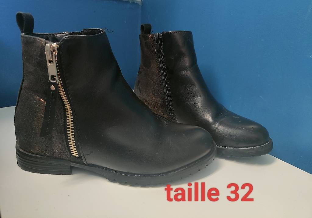 Scarpe per ragazzi: Bottes enfant taille 32 – Usato da fribourg venduto da pegalex
