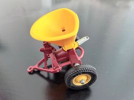 Landwirtschaftliches Spielzeug 1:32