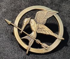 CC823 - Pin Logo The Hunger Games / Die Tribute von Panem