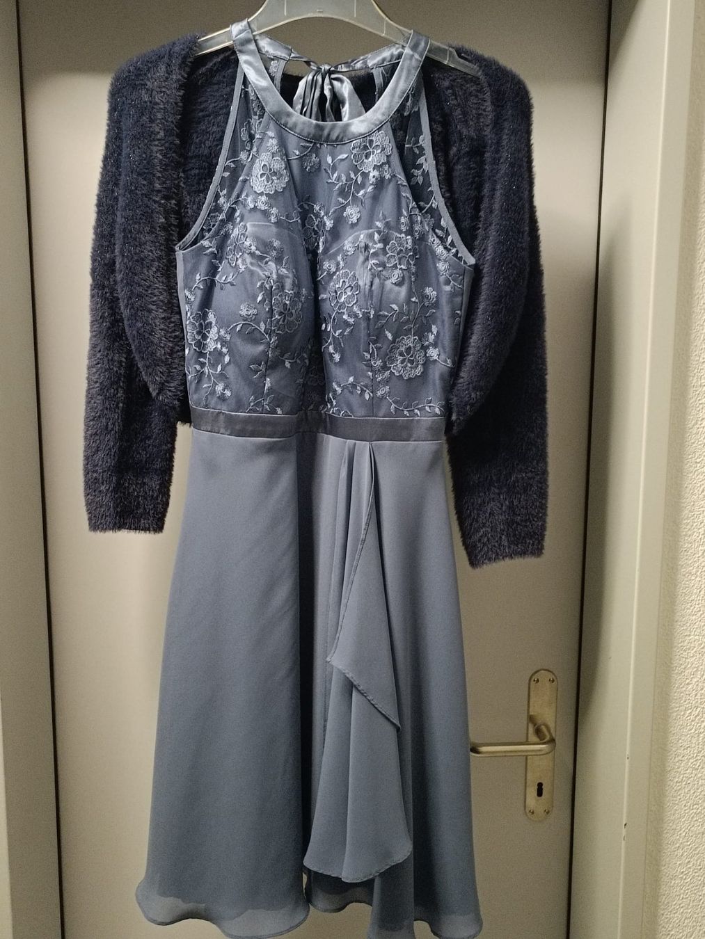 Kleider: blaues elegantes Abendkleid von Vera Mont – Neu (gemäss Beschreibung) aus Oberbipp von jan_68pd 2