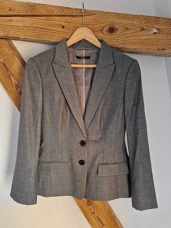 Costumi: Graues Hugo Boss Kostüm Gr. 36 – Usato da Zürich venduto da ninni_me 1