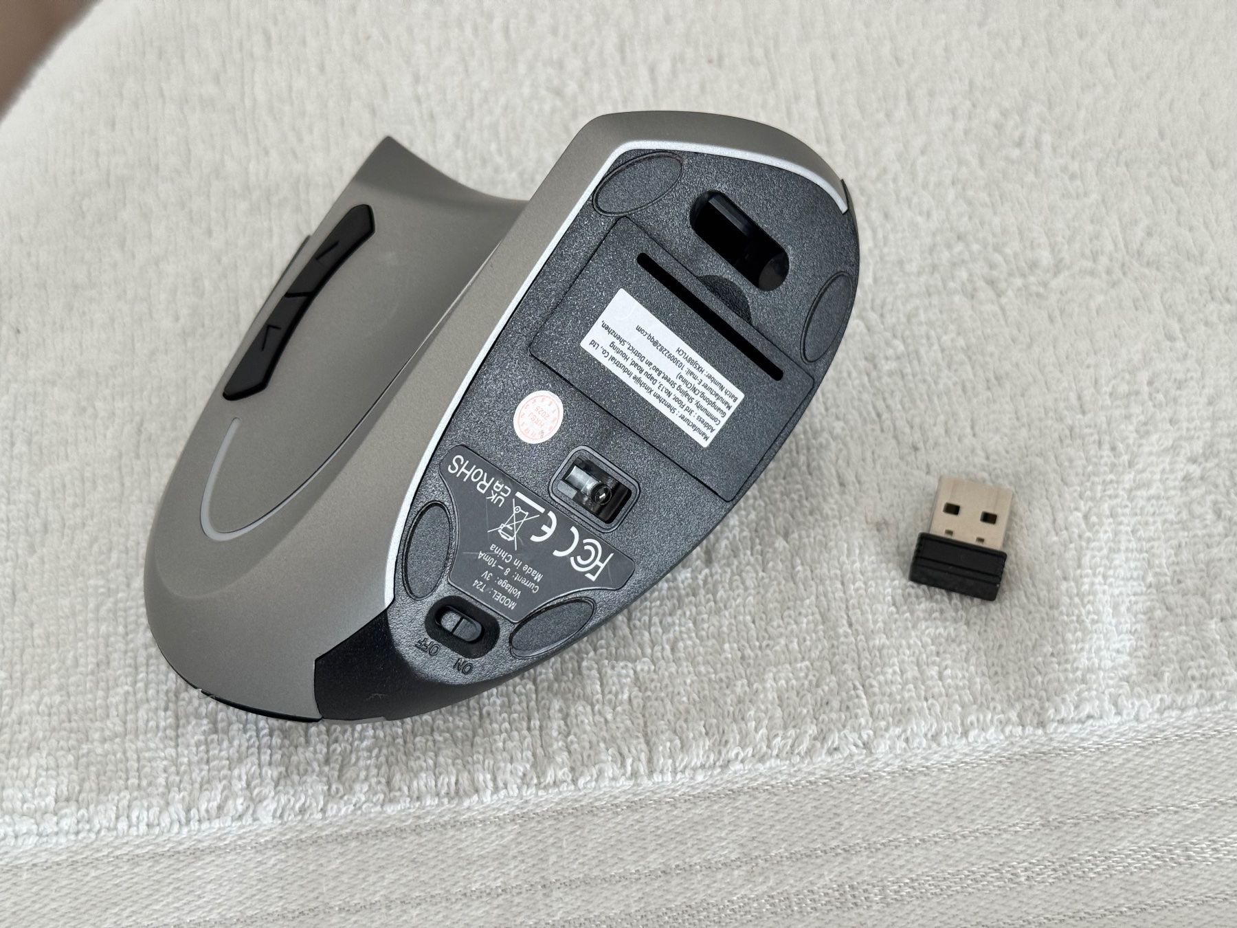 Mouse: Ergonomische Funkmaus Silber mit USB Dongle – Nuovo (secondo la descrizione) da Weinfelden venduto da nimms-jetzt-schnell 2