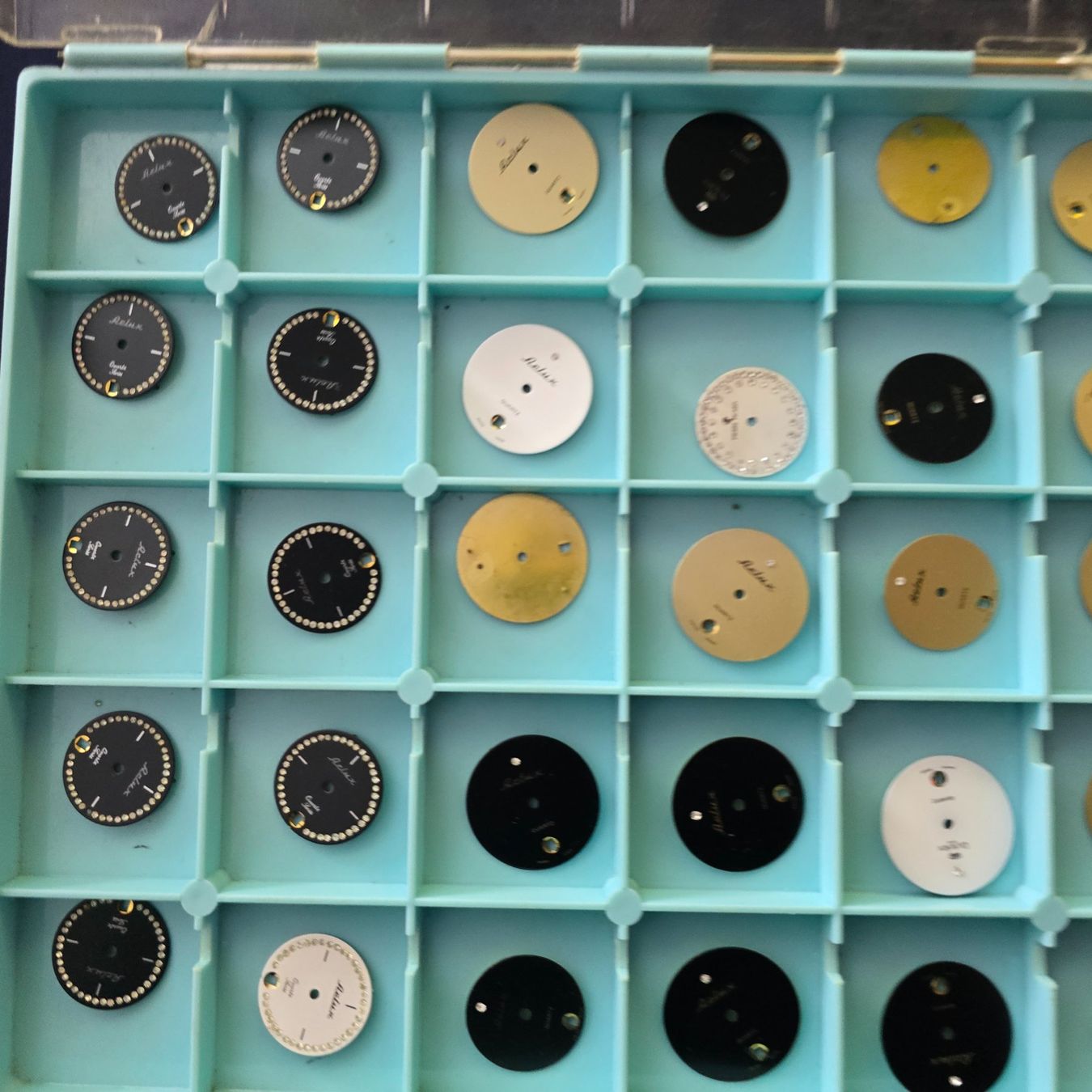 Orologi: Lot de 50 cadrans Arlux, – Usato da Tramelan venduto da Nirdan 1