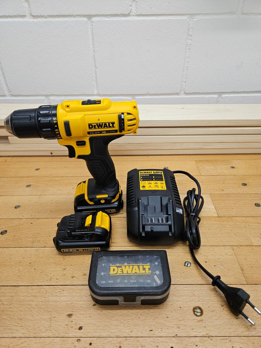 Dewalt Bohrmaschinen: Akku Bohrschrauber DeWALD – Gebraucht aus Lyss von MGuide