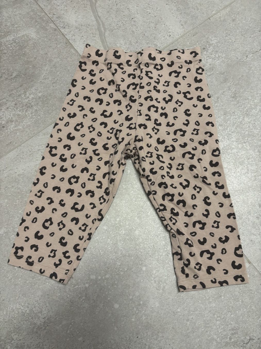 Pantalons: Leggings short stretch 134 – D'occasion à Salvenach par gwenwywar