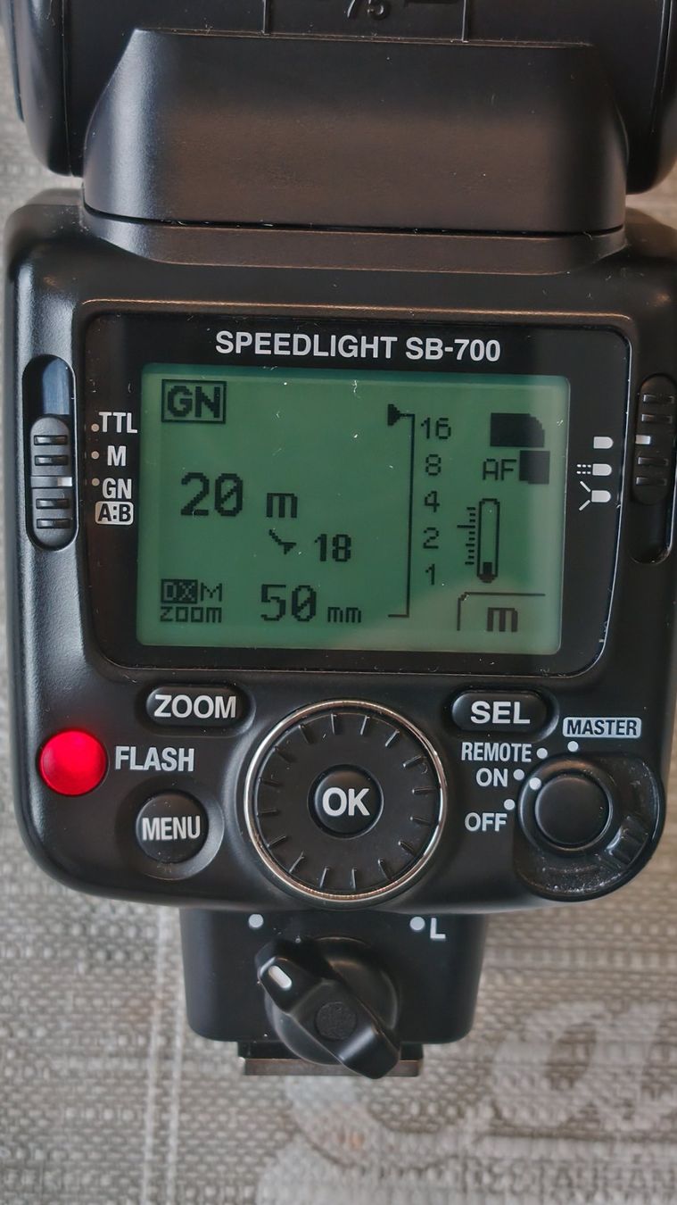 Nikon Flashs: Nikon SB-700 – D'occasion à St. Margrethen SG par MV77 3