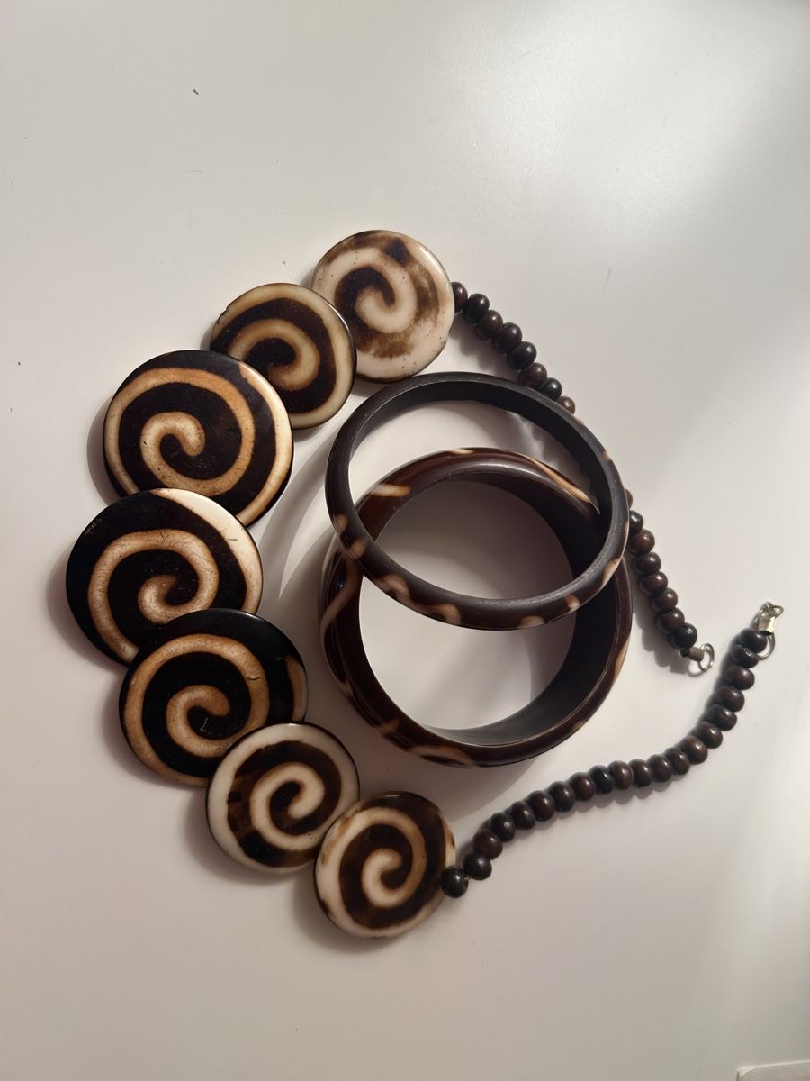 Autres bijoux: Holzschmuck set – D'occasion à Hergiswil NW par ale_cpw2